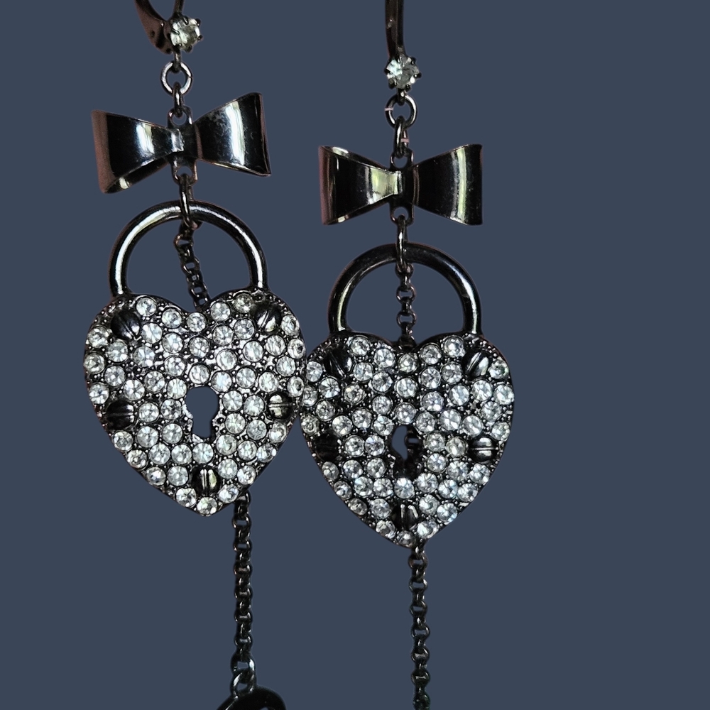🔐❤️Betsey Pavé Heart Padlocks with Key Leverback Closure Dangle Earrings - NWOT - Picture 3 of 7